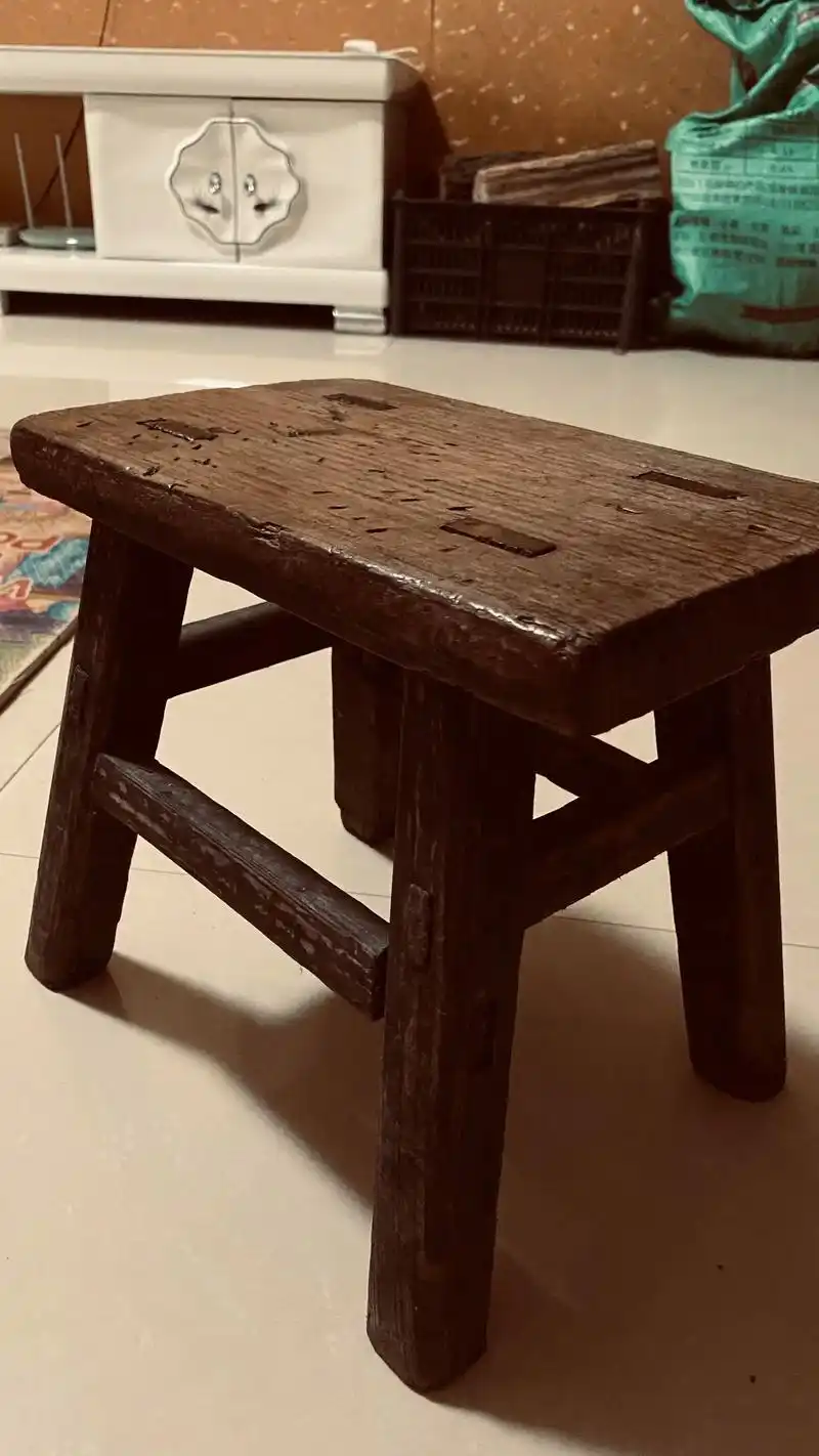 祖传纯木,纯手工,纯铆结构小板凳,经多年家人与亲朋好友的不断 - 抖音