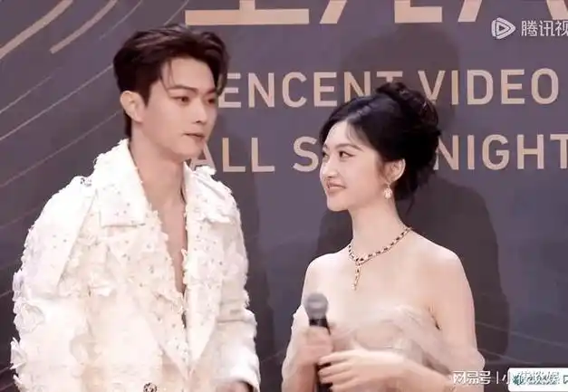 星光大赏8对情侣景甜许凯快要亲上了赵露思和王安宇有些尴尬