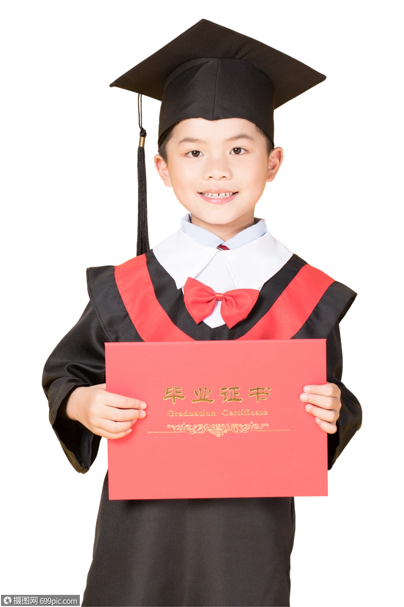 儿童学生穿学士服拍毕业照图片