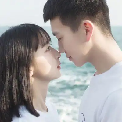 2017情侣亲吻头像