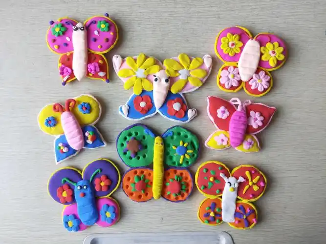 下庄河小学一二年级粘土作品——《蝴蝶》