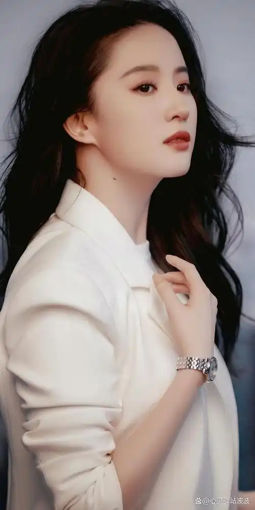 刘亦菲:岁月如歌,从清纯女神到华丽转身