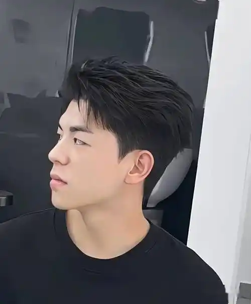 2023秋季精选男士发型40款_短发_个性_时尚