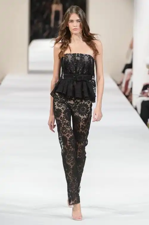 米兰奢华时装秀:透明薄纱外加真空,真是魅惑十足