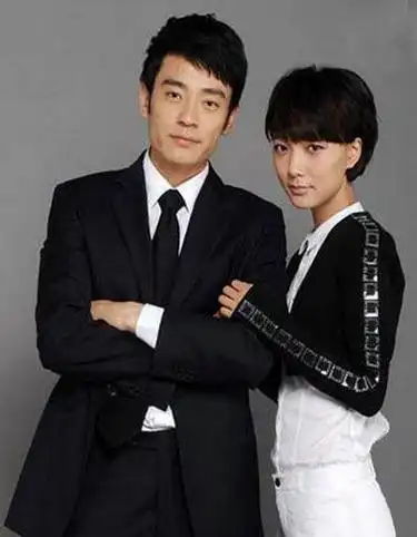 王珞丹踩着滑板开工超拉风 警察却说:你违法了