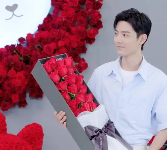 儒雅浪漫,一见倾心,肖战与玫瑰为伴,开启心动序幕,娓娓道来《如梦之梦