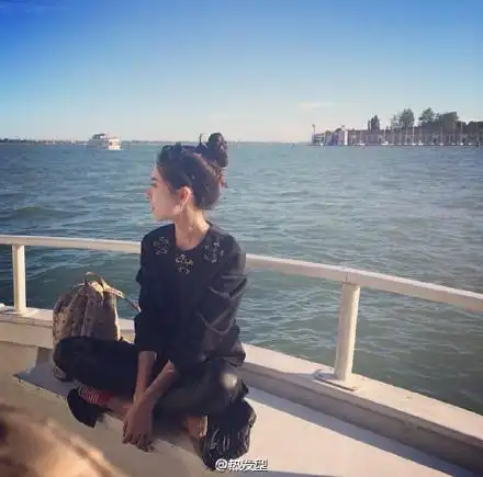 丸子头女生头像