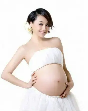 孕味之美,不容错过,请欣赏晶晶摄影为孕妈们拍摄的孕妇照,拍摄预约