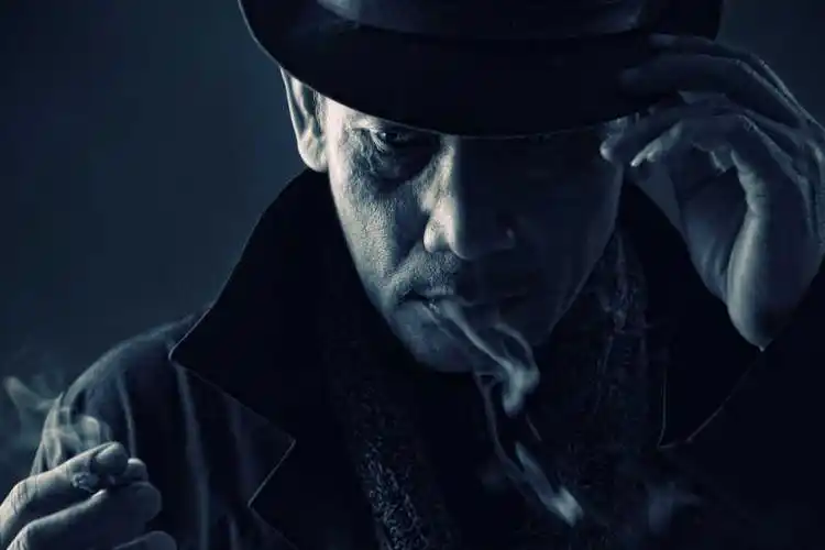 年轻美女雇主与黑人保镖