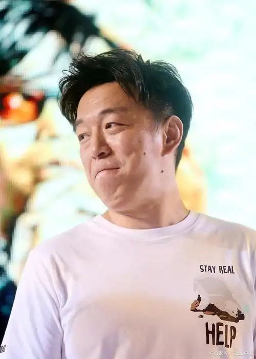 黄渤内地知名演员,被誉为"全能艺人"