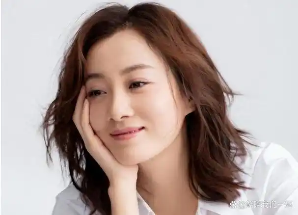 自媒体创徐梵溪,曾是中国影视圈的一名不温不火的女演员.