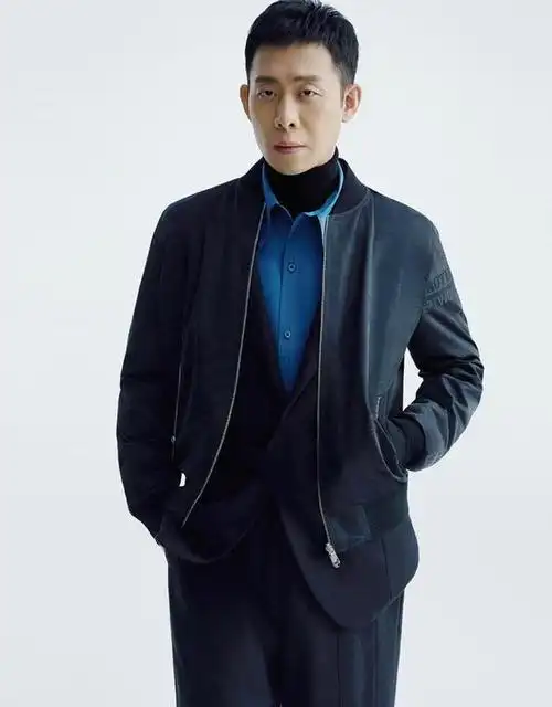 穿搭要讲究稳重感了,"黑色大衣"怎么穿都不踩雷(40岁男人服装搭配图片