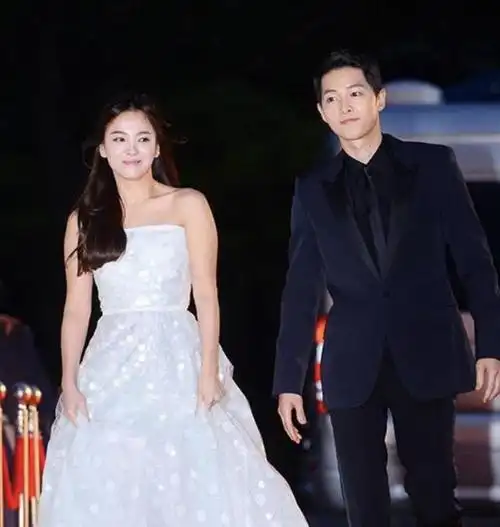 再看宋仲基与宋慧乔的婚姻,才明白离婚是最好的选择|玄彬|模特|孙艺珍