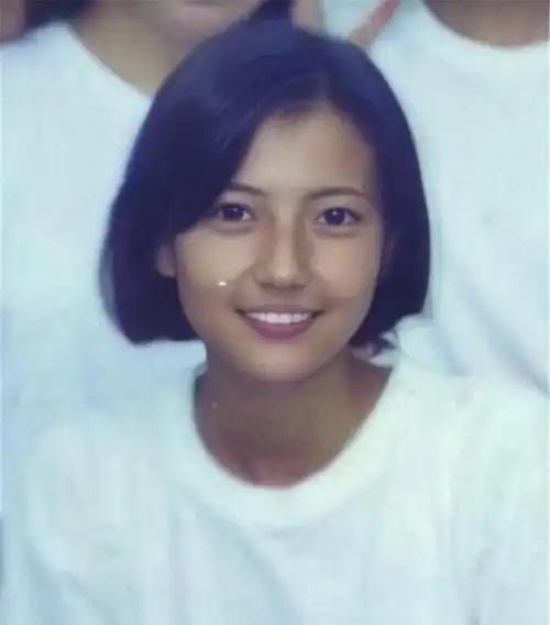 第十位,高圆圆,没想到高圆圆高中的时候就那么美,怪不得被人称为女神