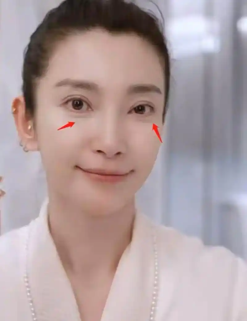 李冰冰素颜生图美出圈,离开了滤镜,她看着还像"大学生"