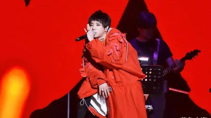 却拿不出一首像样的代表作,这5位明星太尴尬_蔡徐坤_华晨宇_流量