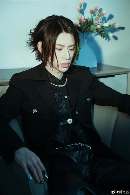 小鬼成都演唱会森系氛围感写真#@小鬼-王琳凯个人巡演下周即将在成都