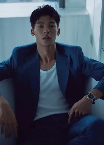 许光汉蓝色西装帅气写真图片[5/9]_明星_美桌网