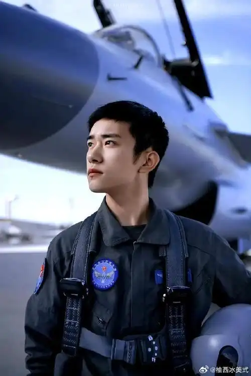 易烊千玺从向未来到莫等闲