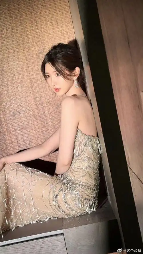 毛晓彤#毛晓彤,这位美女的身材或许不如某些人那么完美,但她的事业线