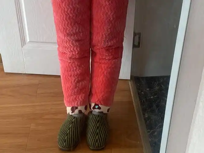 穿着大棉裤怎么上厕所蹲便