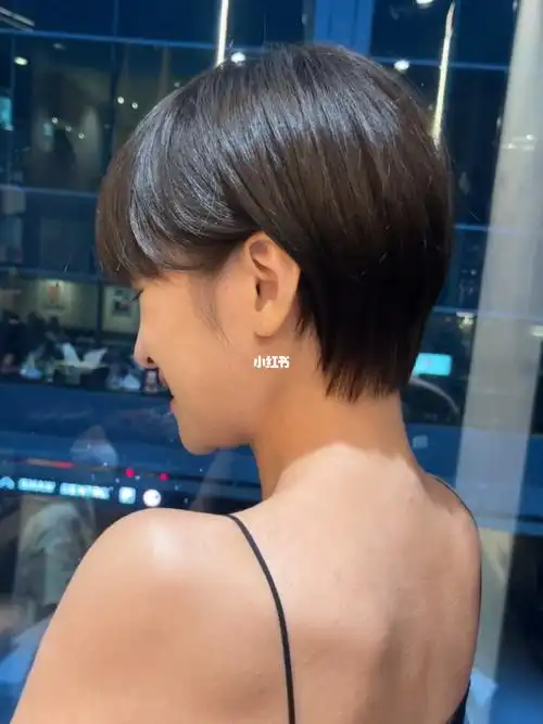 新加坡9492短发推荐给喜欢短发的女生 显气质 显高贵发型小姐姐第