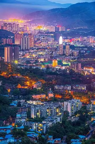 行政区域面积7414平方公里,辖东区,西区,仁和区和米易县,盐边县3区2县