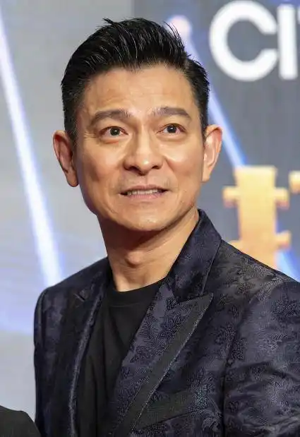 59岁刘德华近照曝光网友:这才是真男神!