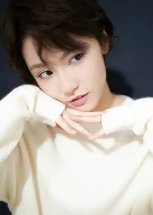 演员成果写真曝光 干净率真似少年般的美少女