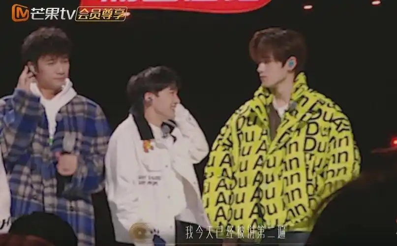 韩红周深的不同排练态度惹争议,谁对谁错?