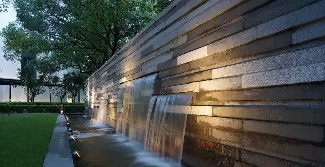 现代庭院里的创意景墙