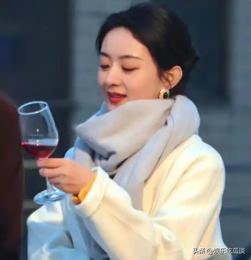 赵丽颖三度陪跑白玉兰奖,网友:她早已是最佳女主角!_作品_观众_演技