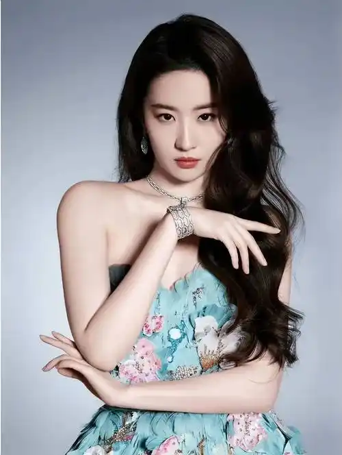 为何刘亦菲至今仍单身?不是没人想娶,看完这些照片你就明白了!