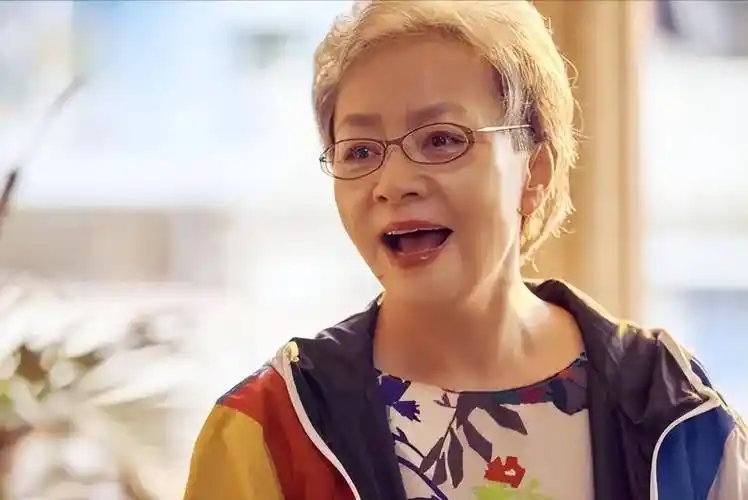 62岁宋丹丹近照大变样,头发稀疏唇色苍白,与当初的白云大相径庭