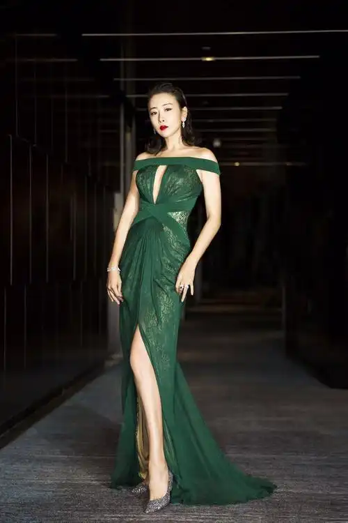 毛俊杰绿色礼服玩转复古网友美的高级