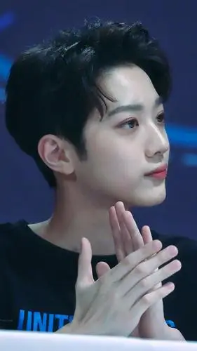 赖冠霖回国后变得奇奇怪怪,灿烂笑容不再,是人设还是冷漠