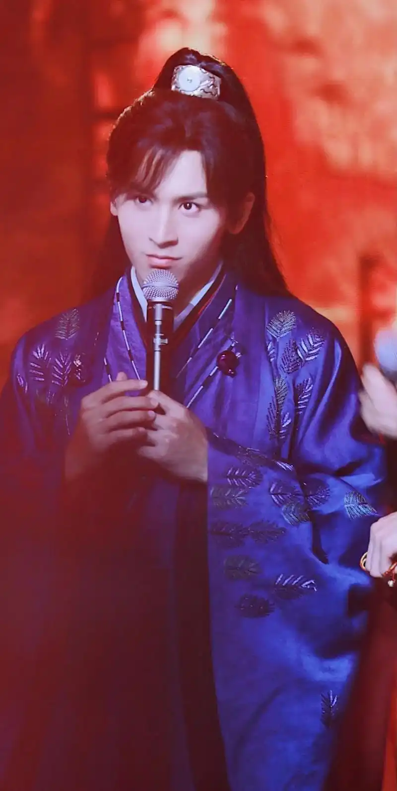 张哲瀚周子舒蓝色衣服图片:这么好看的人啊