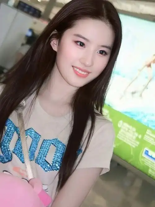 大天仙美籍华人刘亦菲早期美照大赏,水嫩水嫩的