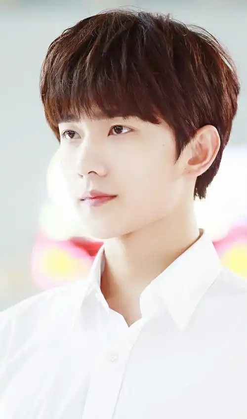 盘点12个穿白衬衫最帅男明星,太惊艳了!你家爱豆上榜了吗?