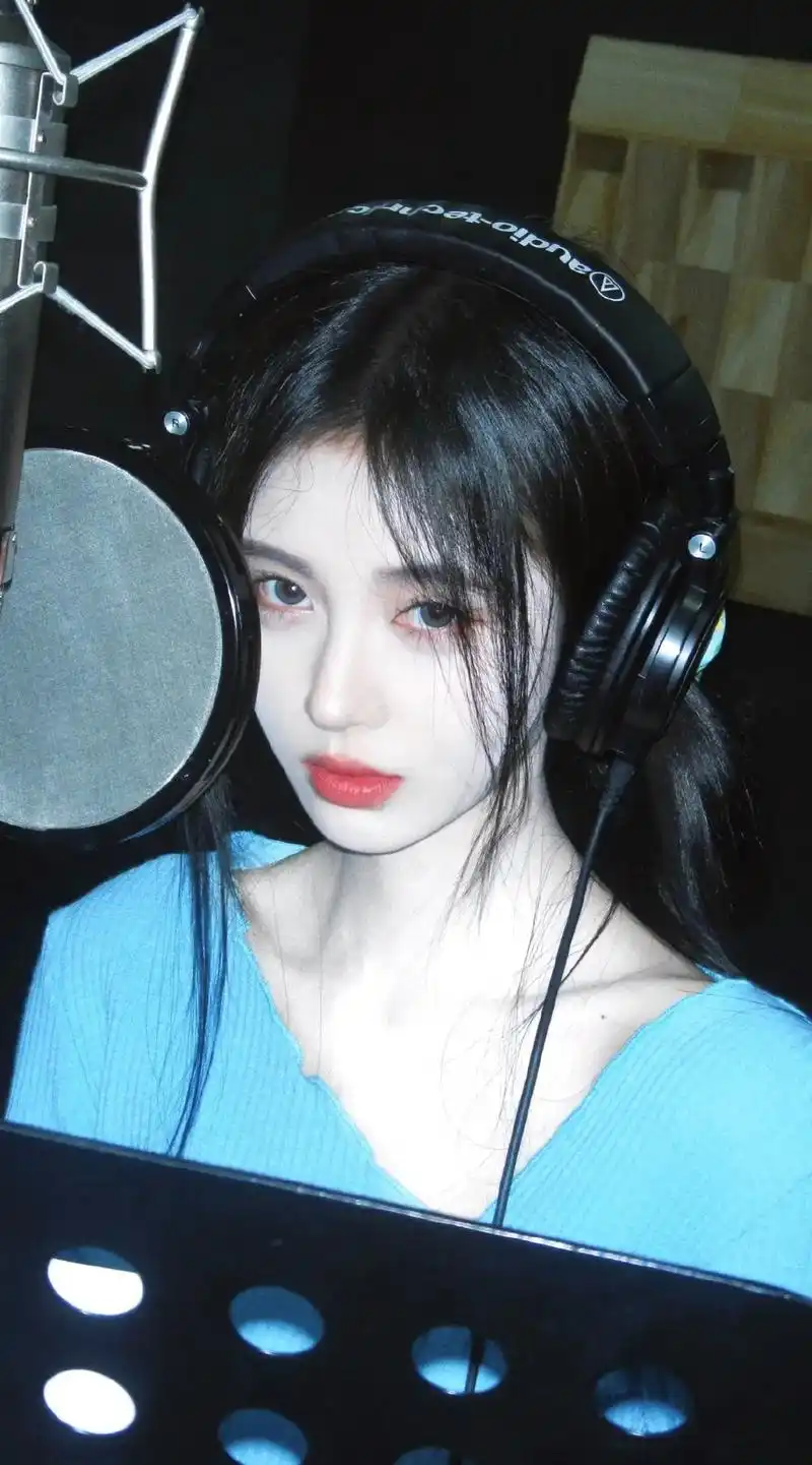 蓝衣仙女#鞠婧祎 #鞠婧祎录音棚侧颜美照 - 抖音