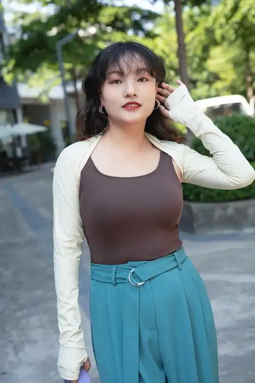 120斤的苹果型身材,也能穿出慵懒随意的少女感?