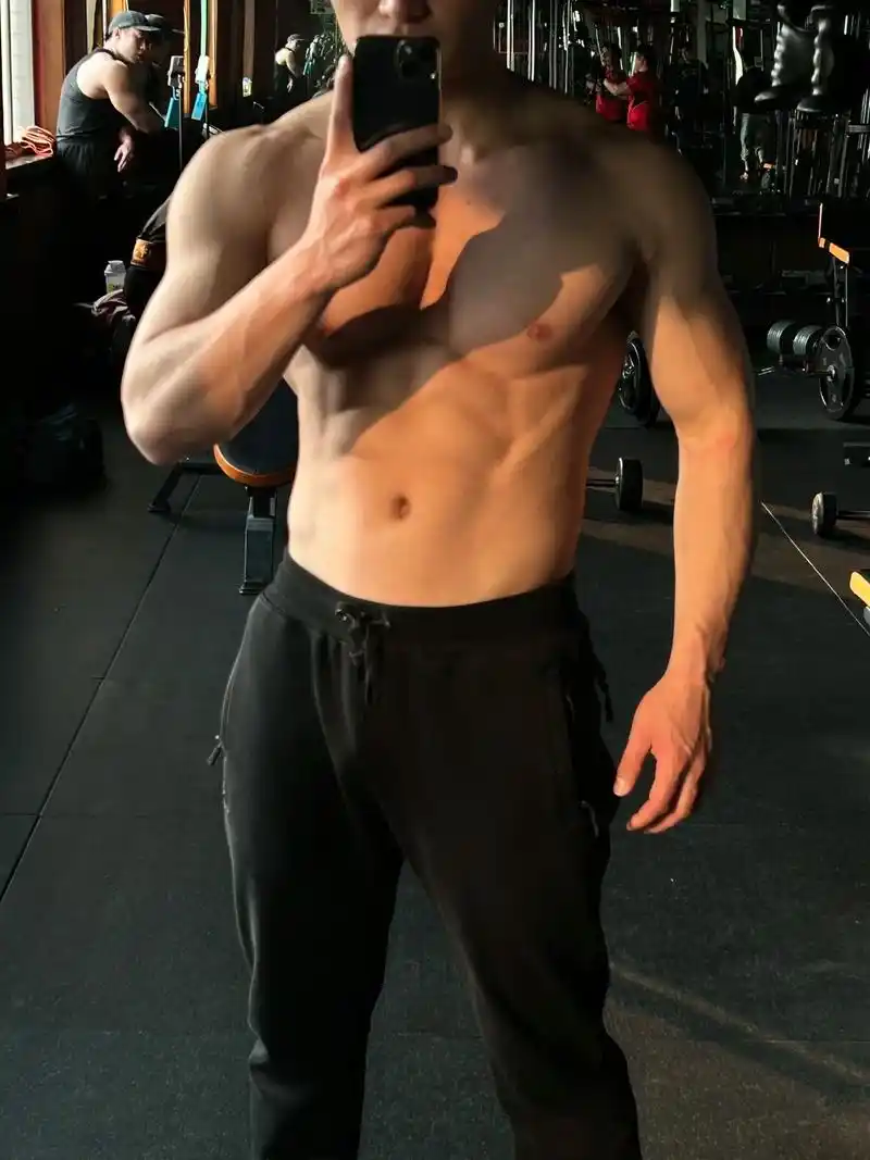 腹肌 #肌肉男 #大数据推荐给有需要的人 #185大帅哥  - 抖音