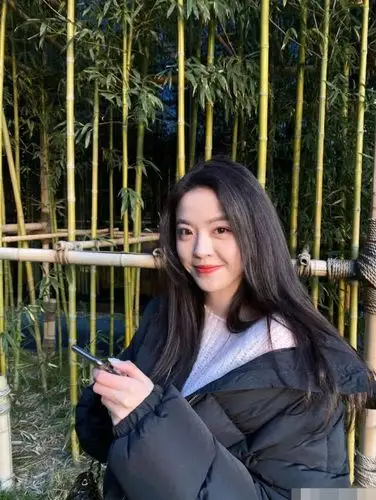 太夸张!王中磊女儿宅家里过于勤奋,看八百本书,网友称太装了