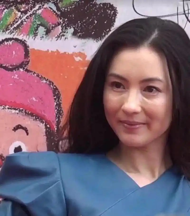 去掉美颜张柏芝首亮相巨油腻脸部浮肿僵硬微博状态是假的