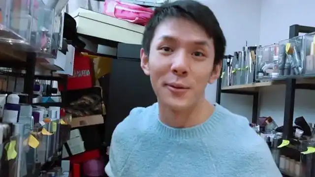 素颜的李佳琦被吐槽很丑,表弟:推荐的口红都没人想买