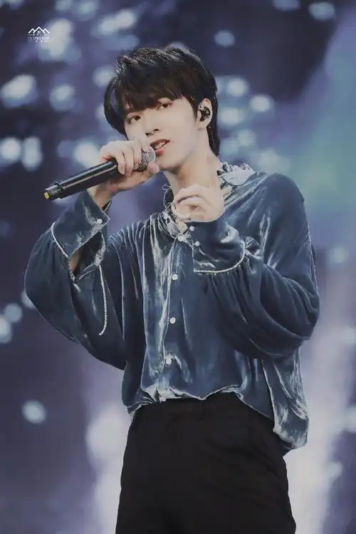 刘耀文唱跳ace##刘耀文舞台氛围感