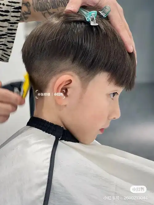 锅盖头是不是每一个照这个剪的都收获到一个锅盖#小男孩发型#儿童发型