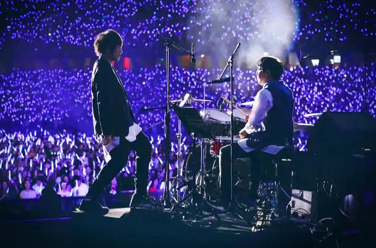 五月天六度鸟巢14场缔造新纪录 与王俊凯合唱"相遇"曲《洋葱》