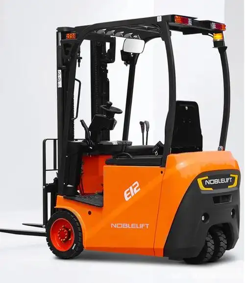 诺力座驾式三支点四轮平衡重全电动叉车1.2吨fe3r12e