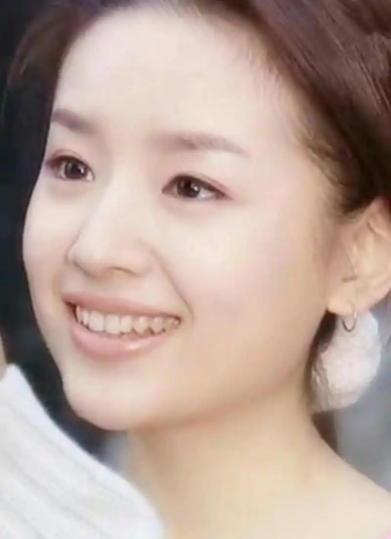 回顾曾经的"清纯女神"董洁:恋上梁朝伟遭刘嘉玲封杀,又婚内出轨?